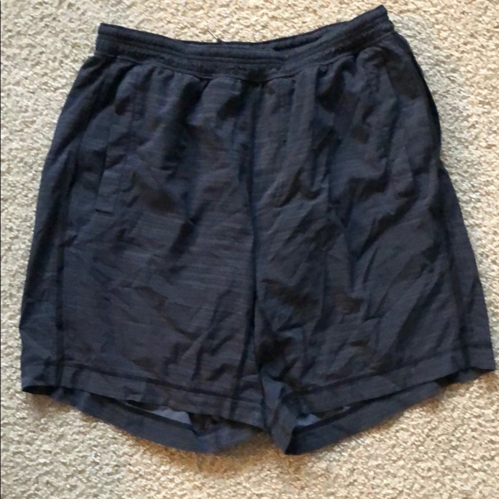Men’s Large Lululemon Pacebreakers 9”